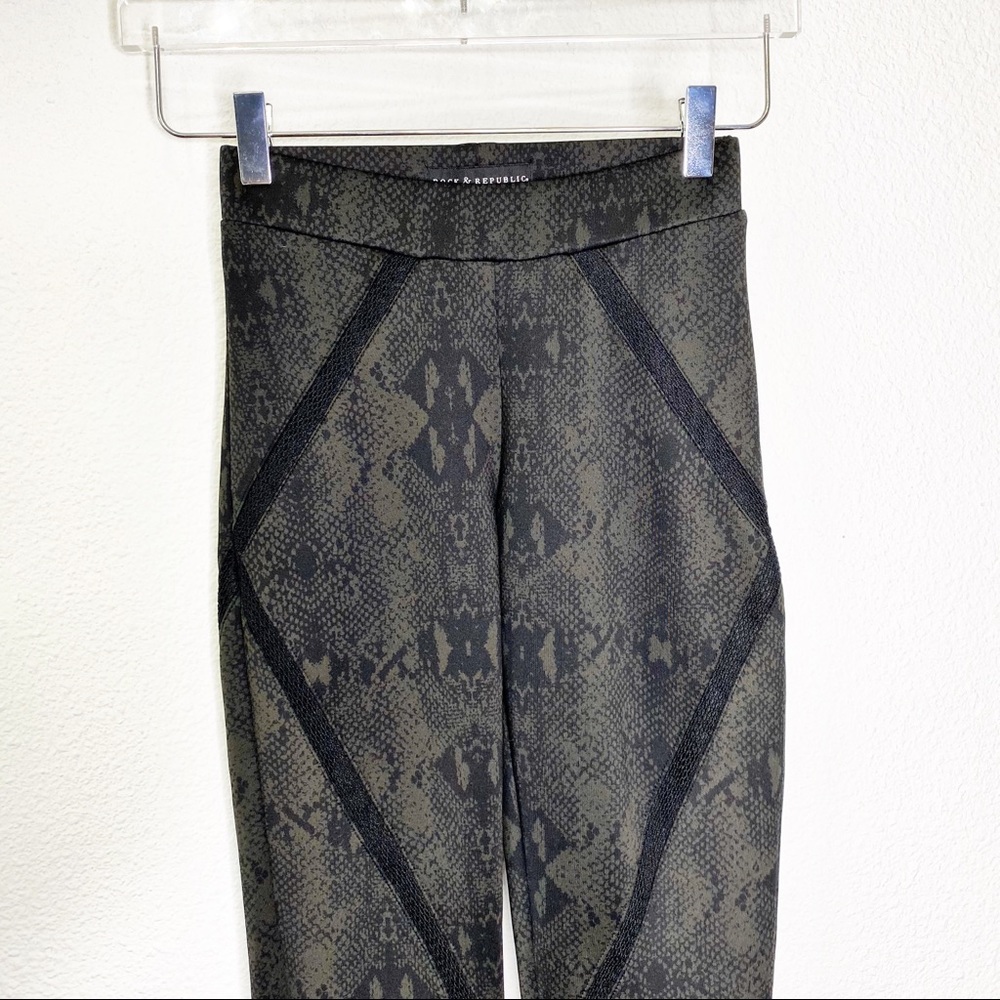 Rock & Republic Snake Print Leggings - Picture 2 of 5